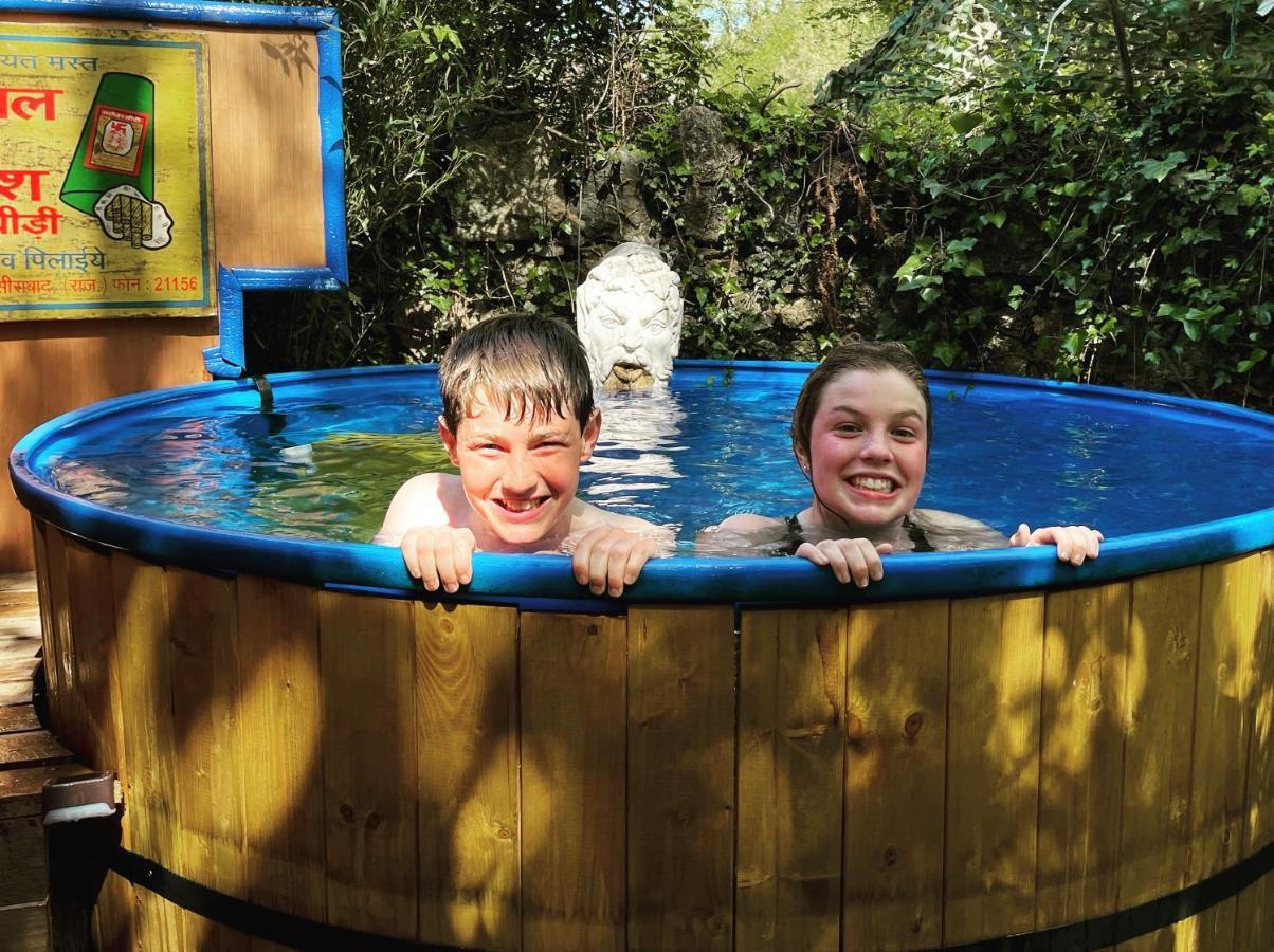 Retro Private Lodge With Hot Tub Nr Dartmoor Newton Abbot Bagian luar foto