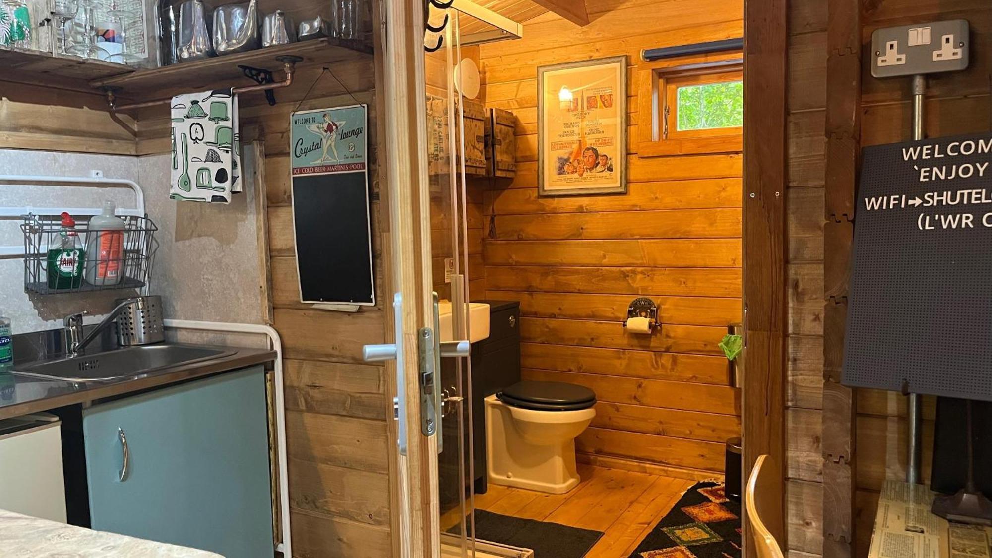 Retro Private Lodge With Hot Tub Nr Dartmoor Newton Abbot Bagian luar foto