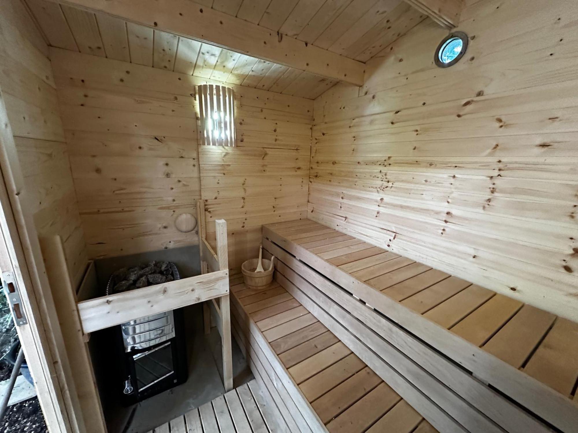 Retro Private Lodge With Hot Tub Nr Dartmoor Newton Abbot Bagian luar foto